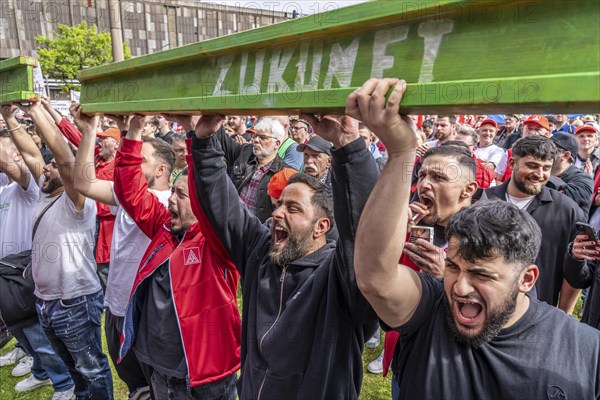 Demonstration of many thousands of steelworkers in front of the headquarters of ThyssenKrupp Steel Europe in Duisburg against massive job cuts following the participation of a foreign investor in the company, Green Steel Symbol, Duisburg North Rhine-Westphalia, Germany, Europe