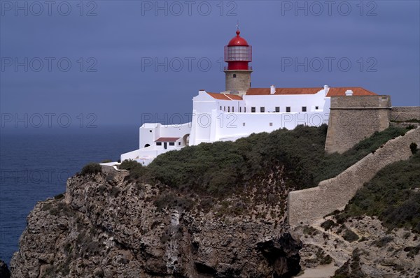 Lighthouse Farol do Cabo de São Vicente, Cape St. Vincent, Sagres, steep coast, Atlantic Ocean, Algarve, Portugal, Europe