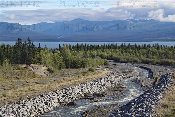 Stream leading down to Kluane Lake, mountains, wilderness, Alaska Highway, Yukon Territory, Canada, North America