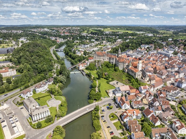 Aerial view of the town of Sigmaringen with the Danube and the Hohenzollern castle above the old town, district of Sigmaringen, Swabian Alb, Baden-Württemberg, Germany, Europe