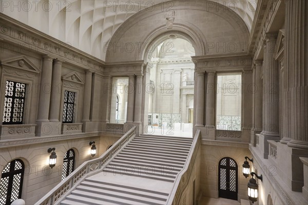 View of the renovated central staircase of the Berlin State Library in the Unter den Linden building. The basic refurbishment by the Federal Office for Building and Regional Planning has now been completed, 01 November 2019