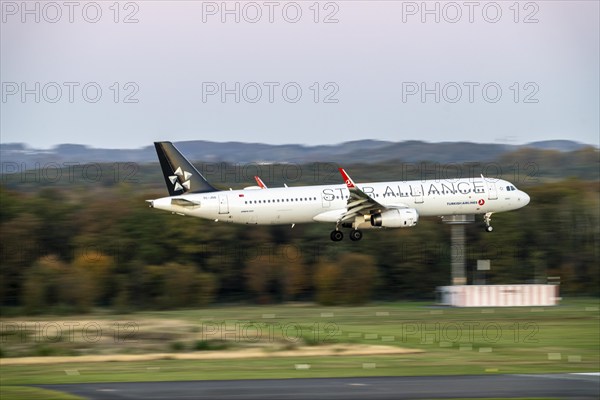 Turkish Airlines, Star Alliance, Airbus A321, landing at Cologne-Bonn Airport, CGN, North Rhine-Westphalia, Germany, Europe