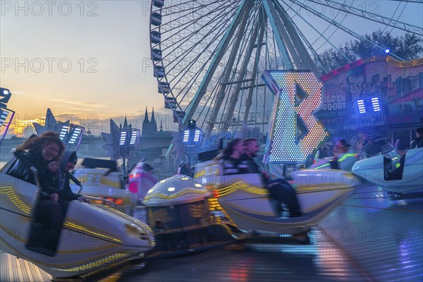 Deutz funfair on the Rhine, at Easter, funfair, break-dancer ride, Ferris wheel, Cologne Cathedral, Cologne, North Rhine-Westphalia, Germany, Europe