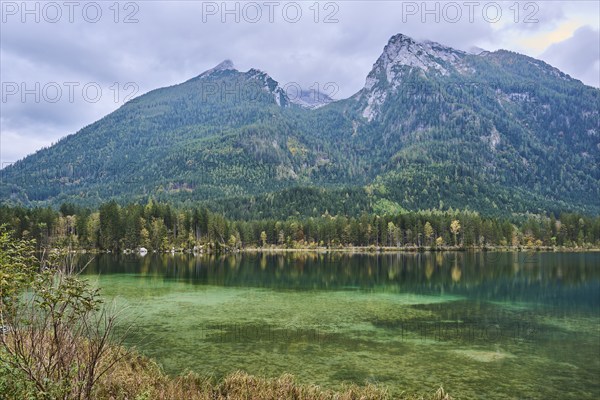 Hintersee in autumn colours, Ramsau, Berchtesgaden National Park, Berchtesgadener Land district, Upper Bavaria, Bavaria, Germany, Europe