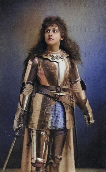 Mary Kingsley as Joan of Arc in the historical drama Henry IV Part 1 by William Shakespeare. Alice Maud Mary Arcliffe (1852-1936) English actress who used the stage name Mary Kingsley. Active in the woman's suffrage movement in London from around 1906, ca. 1895, Historical, digitally restored reproduction from a 19th century original, Record date not stated