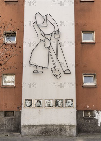 The Schalke Mile, Mile of Tradition, Kurt-Schumacher-Straße in Gelsenkirchen-Schalke, residential building with photos of former Schalke players, legends, Gelsenkirchen, North Rhine-Westphalia, Germany, Europe