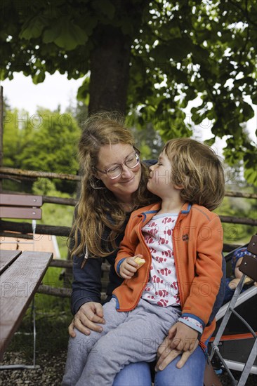 Mother has a four-year-old child on her lap, Murnau, 19.05.2023