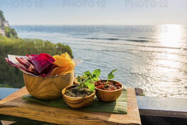 Vegetable chips with dip as a snack, sea view, evening mood, food, healthy, vegetarian, nutrition, food, bistro, snack bar, snacking, diet, evening sun, sea, romantic, mood, enjoy, enjoyment, wellness, sweet potato, organic, biological, summer, lose weight, portion, restaurant, holiday, travel, time out, outside, nobody, gastronomy, Bali, Indonesia, Asia