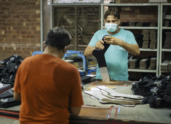 Employees of Inter Market Knit Private Limited producing socks. Lahore, 22.08.2024. Photographed on behalf of the Federal Ministry for Economic Cooperation and Development