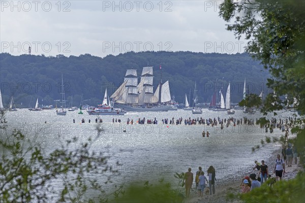 Sailing ships, sailing boats, spectators standing in the water, Kieler Woche, Falckenstein Strand, Kieler Förde, Kiel, Schleswig-Holstein, Germany, Europe