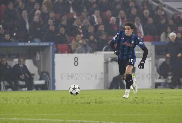 Football match, Nicolo' ZANIOLO Atalanta Bergamo 10 on his way to score the 0:2 for Atalanta Bergamo VFB Stuttgart, Stuttgart Arena, Stuttgart, Germany, Europe