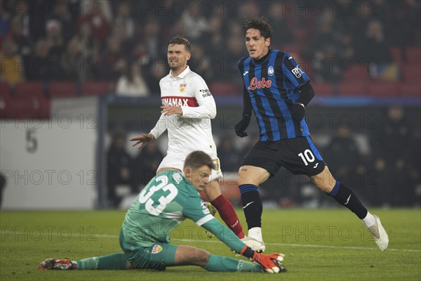 Football match, Nicolo' ZANIOLO Atalanta Bergamo 10 scores 0:2 for Atalanta Bergamo, Maximilian MITTELSTÄDT VFB Stuttgart left is too late and goalkeeper Alexander NÜBEL VFB Stuttgart cannot save the ball, Stuttgart Arena, Stuttgart, Germany, Europe