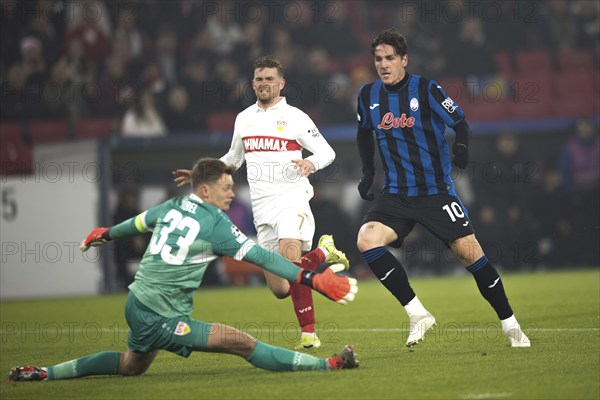 Football match, Nicolo' ZANIOLO Atalanta Bergamo 10 scores 0:2 for Atalanta Bergamo, Maximilian MITTELSTÄDT VFB Stuttgart left is too late and goalkeeper Alexander NÜBEL VFB Stuttgart cannot save the ball, Stuttgart Arena, Stuttgart, Germany, Europe