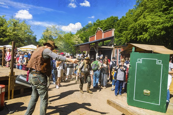 The Karl May Festival has been held every year since 1991 on a weekend in May in the Lössnitzgrund Radebeul in memory of the writer Karl May. Around 30, 000 guests attend the festival every year. Western Show in Little Tombstone. Here the Locci Gang