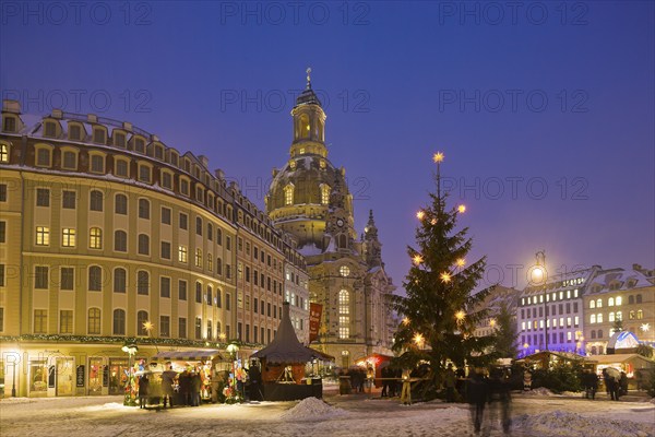 (Copyright © Sylvio Dittrich +49 1772156417) Christmas market on the Neumarkt at the Frauenkirche in Dresden