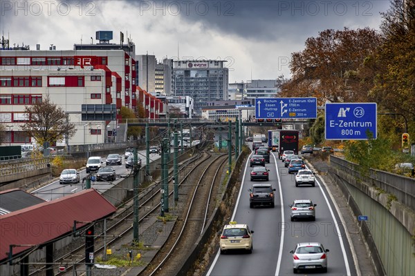 Motorway A40, Ruhrschnellweg, in Essen, route through the city centre, is affected by a possible diesel driving ban, Skyline, Essen, North Rhine-Westphalia, Germany, Europe