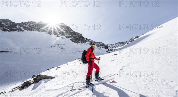 Ski tourers ascending Sulzkogel, Sonnenstern, Kühtai, Stubai Alps, Tyrol, Austria, Europe