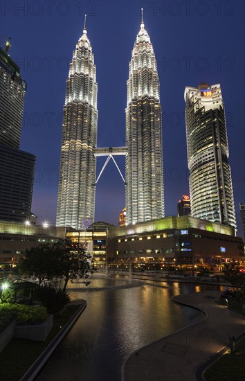 KUALA LUMPUR, MALAYSIA, MAY 5: Petronas Twin Towers in twilight on May 5, 2011 in Kuala Lumpur. They were the tallest building in the world 1998-2004 and remain the tallest twin building