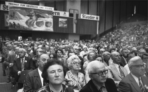 The meeting of the Landsmannschaft Schlesien der Vertriebenenverbaende on 16.05.1975 in the Grugahalle in Essen, Germany, Europe