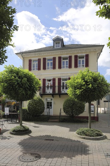 Restaurant Maximilians built 1854, villa with shutters, balcony, Bad Soden, Zum Quellenpark, Taunus, Hesse, Germany, Europe