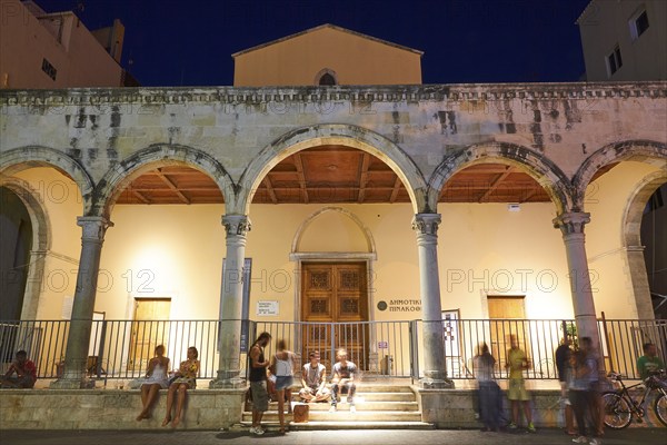 Night shot, Vasiliki Agios Marko, former Venetian church, Municipal Art Gallery, Pinacoteca, passers-by, downtown, old town, Heraklion, capital, island of Crete, Greece, Europe