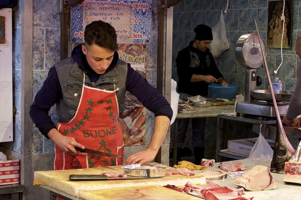 Fishmonger, apron, cuts fish, markets, open air, Palermo, capital, Sicily, Italy, Europe