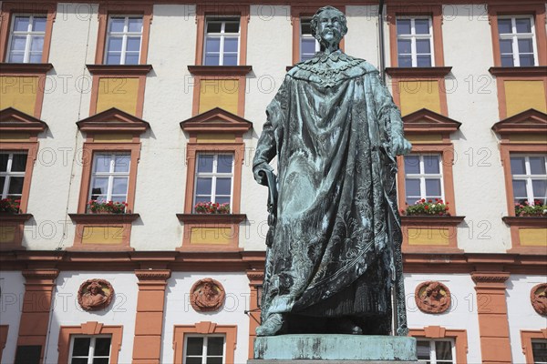 Maximilian II, King of Bavaria, Staute, courtyard Old Palace in Bayreuth, built in 1455 and was the residence of the Margraves of Brandenburg-Bayreuth from 1603 to 1753, today a tax office, Upper Franconia, Bavaria, Germany, Europe