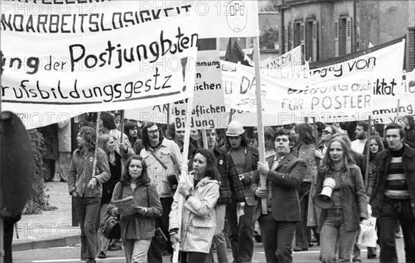 Called by the DGB youth, about 2000 mostly young people demonstrated on 25.10.1975 for co-determination and against unemployment in Giessen, Germany, Europe