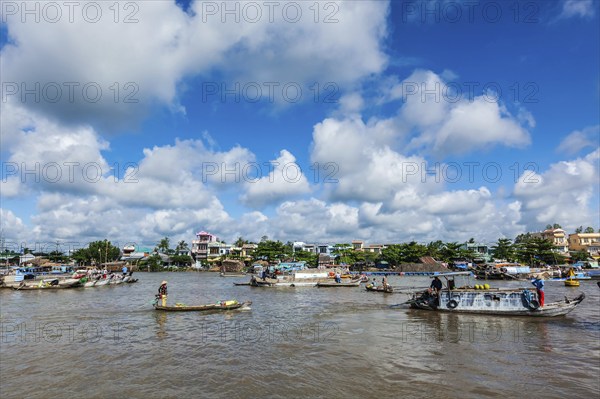 CAN THO, VIETNAM, 4 JUNE, 2011: Unidentified people at floating market in Mekong river delta. Cai Rang and Cai Be markets are central markets in delta and became popular tourist destination