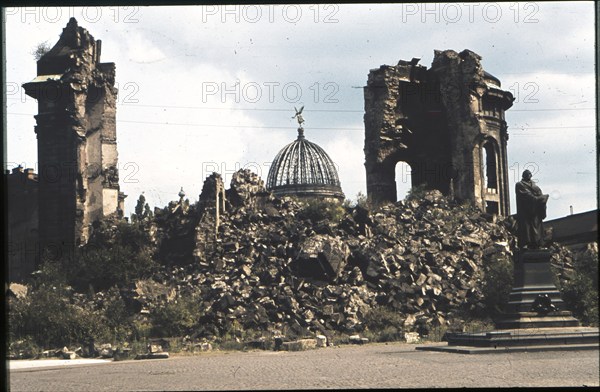 Rubble of the Dresden Frauenkirche by George Bähr, burnt out after the bombing raid of 13 February 1945 and collapsed on 15 February 1945. Date estimated