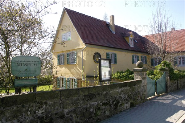 Carl Maria von Weber Museum, Hosterwitz, Dresdner Str. 44. Carl Maria von Weber (1786-1826) lived in the former winegrower's house after 1818 (Carl Maria von Weber (1786-1826) : musician, composer) Carl Maria von Weber lived with his woman Caroline. Major parts of the Freischütz were composed here. In summer, chamber concerts are held in the Biedermeier-style garden