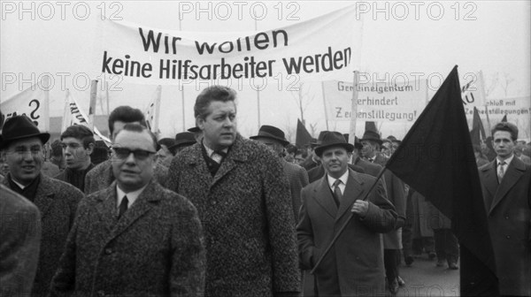 With black flags, miners of the Bismarck colliery and their relatives demonstrated against the closure of their colliery on 19 February 1966, Germany, Europe