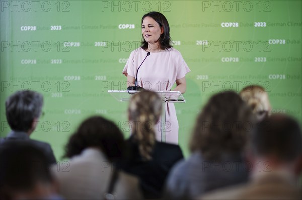 Annalena Baerbock (Buendnis 90 Die Gruenen), Bundesaussenministerin, aufgenommen im Rahmen der Pressekonferenz im deutschen Pavilion auf der COP28 Dubai, 08.12.2023