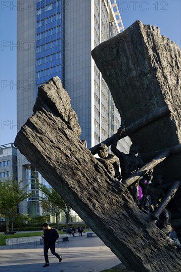 Miners' Monument Steep Storage, sculptor Max Kratz, in front of Evonik Industies AG, Essen, Ruhr Area, North Rhine-Westphalia, Germany, Europe