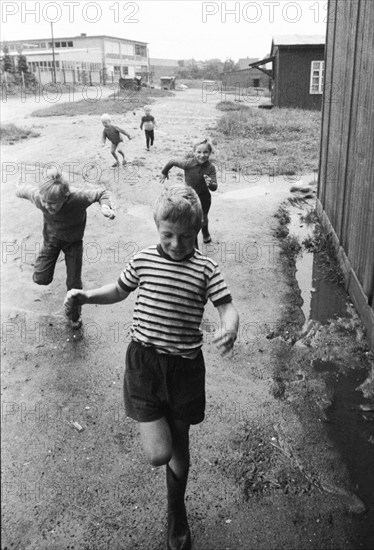 Children, large families and single parents in a homeless shelter on 28.6.1971 in Hilden, Germany, Europe