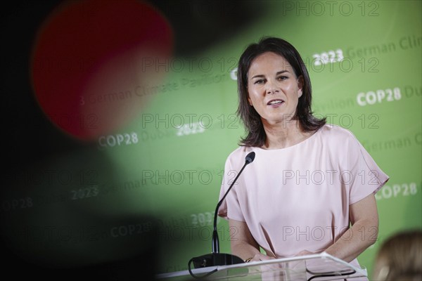 Annalena Baerbock (Buendnis 90 Die Gruenen), Bundesaussenministerin, aufgenommen im Rahmen der Pressekonferenz im deutschen Pavilion auf der COP28 Dubai, 08.12.2023