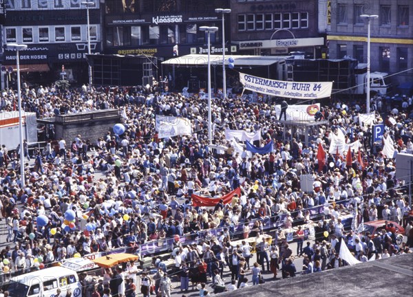 DEU, Germany: The historical slides from the times 80-90s events and persons from politics, culture, working life, medicine etc. Dortmund. Easter march. OM Ruhr 84th rally