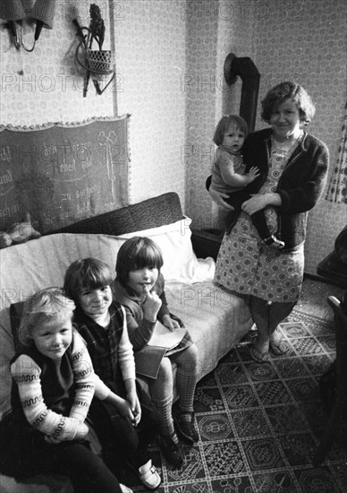 Children, large families and single parents in a homeless shelter on 28.6.1971 in Hilden, Germany, Europe