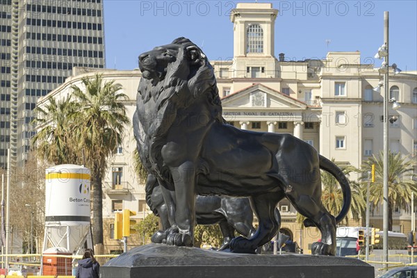 Bronze lions, Monument a Colom, Barcelona, Catalonia, Spain, Europe