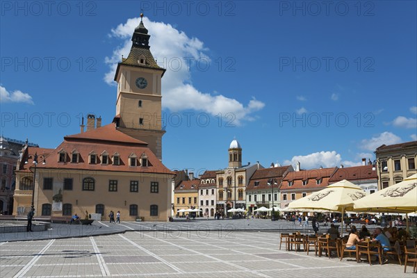 Old Town Hall, Church of the Assumption of the Virgin Mary and town houses on the market square Piata Sfatului, Old Town, Brasov, Brasov, Transylvania, Romania, Europe