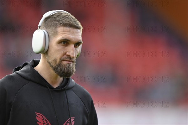 Robert Andrich Bayer 04 Leverkusen (08) with headphones, Portrait, Voith-Arena, Heidenheim, Baden-Württemberg, Germany, Europe