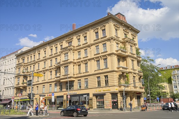 Old building, Hauptstraße, Richard-von-Weizsäcker-Platz, Schöneberg, Tempelhof-Schöneberg, Berlin, Germany, Europe