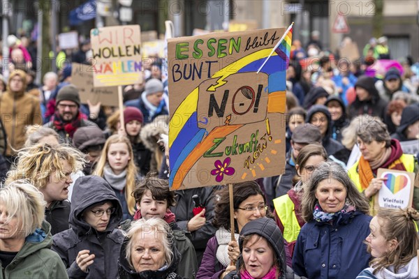 Pupils demonstrate against right-wing extremism, under the motto Schule bleibt Bunt (school remains colourful), over 2500 pupils, parents and teachers protest against right-wing extremism and for diversity in the city centre of Essen, North Rhine-Westphalia, Germany, Europe