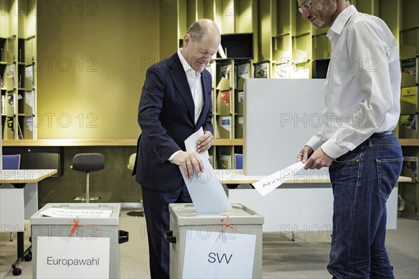 Olaf Scholz, Federal Chancellor (SPD), casts his vote for the European elections and for the election of the city council of the state capital Potsdam at a polling station in Potsdam. Potsdam, 09.06.2024