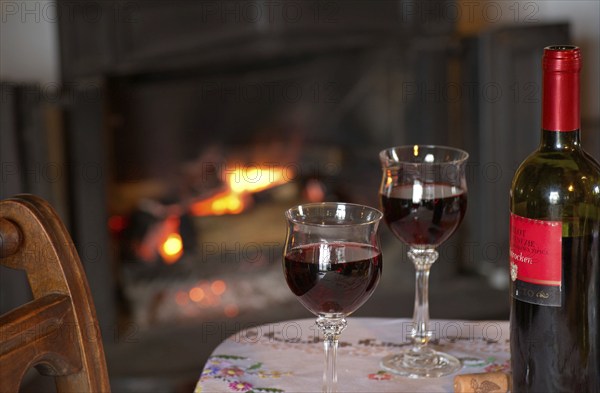 Red wine in glasses, nutrition, food, alcohol, food culture, open fire, romance, Hamburg, Hamburg, Federal Republic of Germany