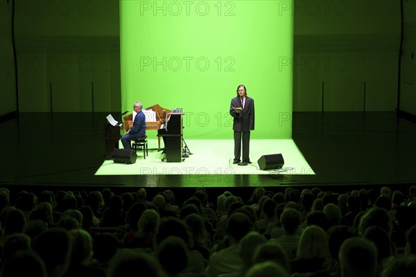 Lars Eidinger reads Die Hauspostille appeals to the reader's emotions and intellect. in Potsdam's Nikolaisaal on 30 June 2024