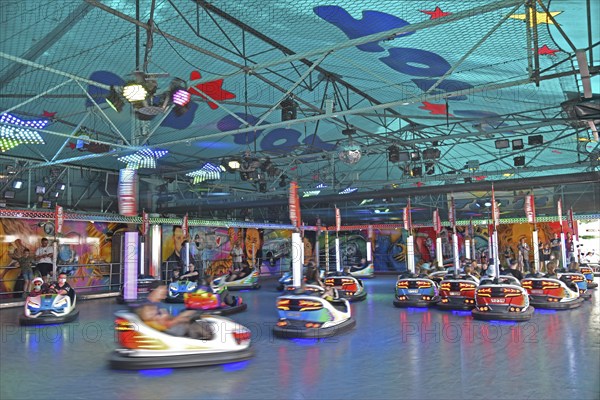 Europe, Germany, Hamburg metropolitan region, Niederschsen, Stade district, Buxtehude, Neukloster, Whitsun market, approx. 130 showmen every year, bumper car ride, Europe