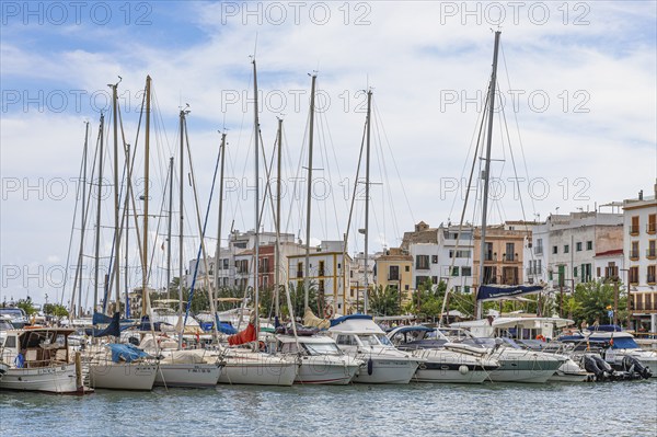 Sailing yachts anchored in the harbour of Eivissa, Ibiza Town, Ibiza, Balearic Islands, Mediterranean Sea, Spain, Europe