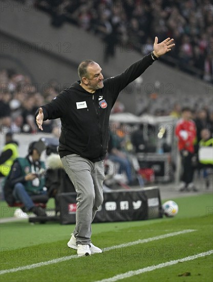 Coach Frank Schmidt 1. FC Heidenheim 1846 FCH on the sidelines, gestures, gesture, TV camera, MHPArena, MHP Arena Stuttgart, Baden-Württemberg, Germany, Europe