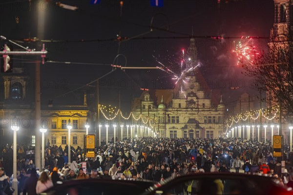 New Year's Eve in Dresden's Old Town, the Augustus Bridge finally proves itself as a pedestrian zone, with a direct footpath to the New Town, Dresden, Saxony, Germany, Europe